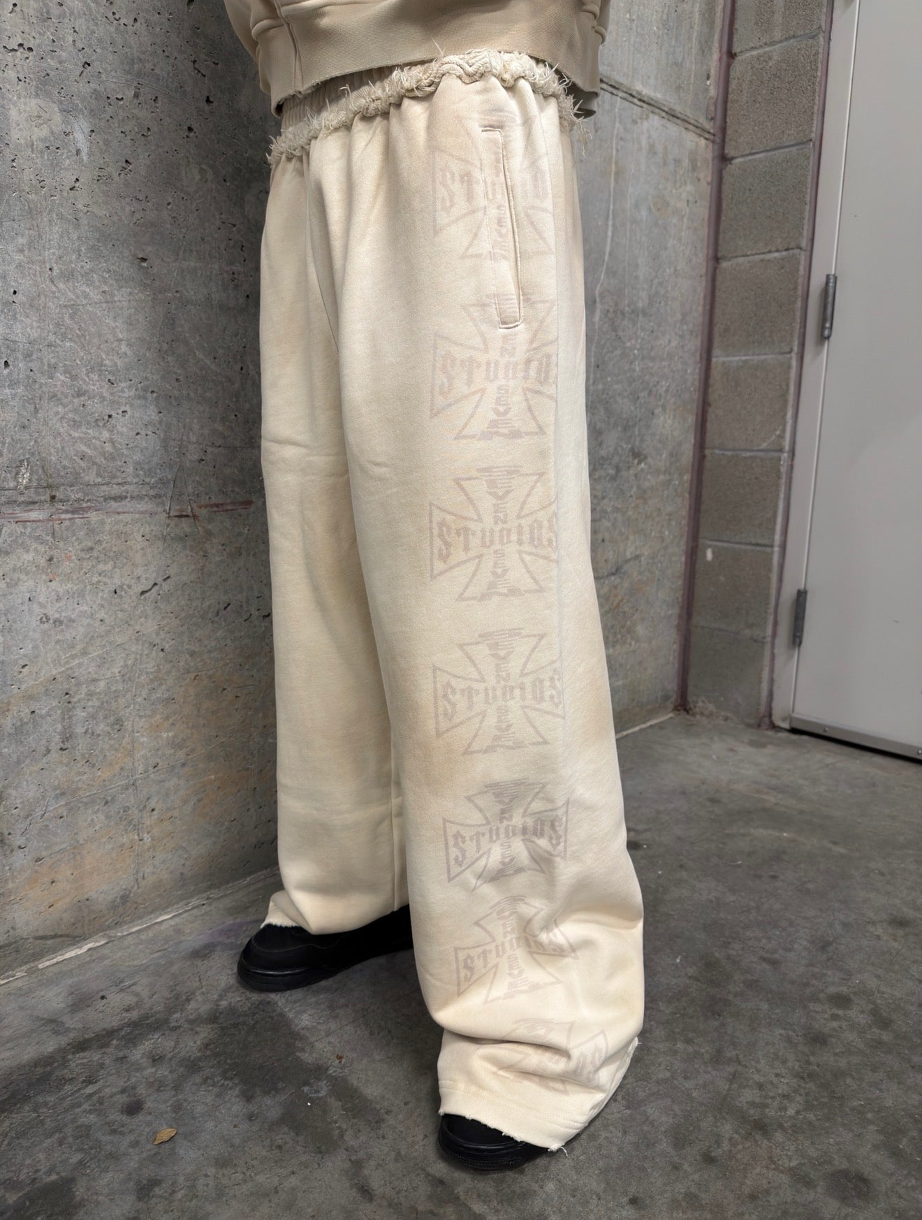 THRASH DIRTY WASH SWEATS